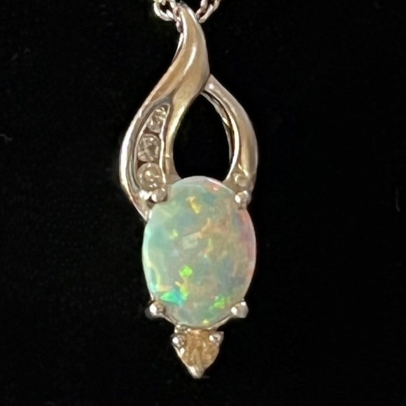 Unmarked Beauty Jewelry - Opal & Natural Diamond 925 Sterling Pendant & Chain